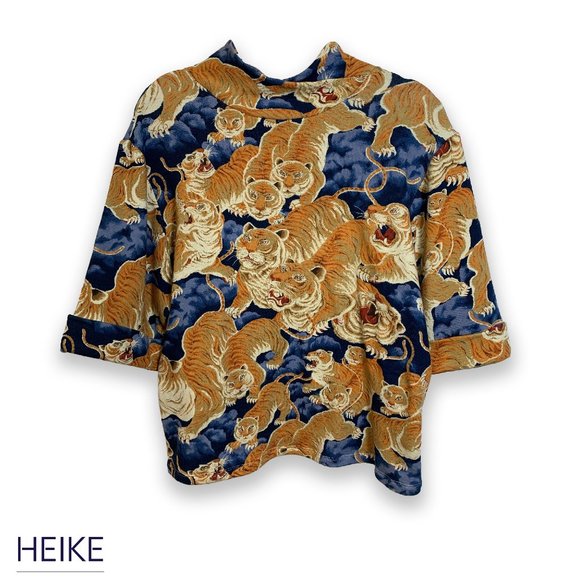 HEIKE Chinami Sweatshirt, Tigers Printed Pattern - Picture 4 of 5